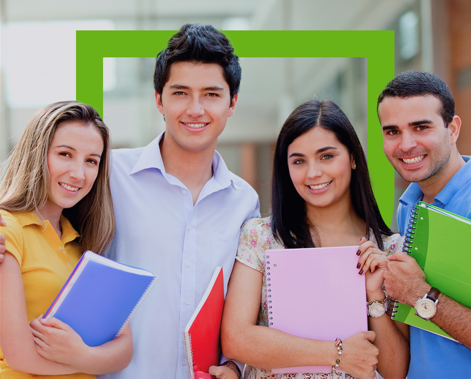 Grupo de estudiantes sonriendo